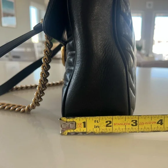 Gucci - GG Marmont Medium Matelassé
Shoulder / Crossbody Bag Chevron Leather - Picture 7 of 17